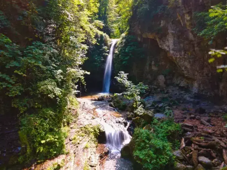 آبشار زمرد حویق